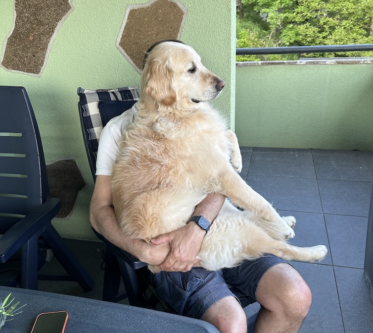 2023 05 27 luna op schoot terras